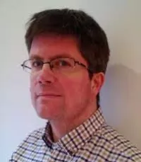 Headshot of Professor James Thomas