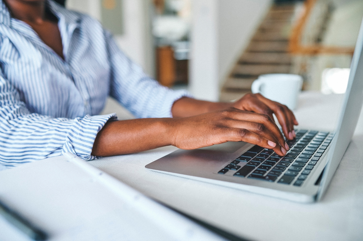 Close up of a woman using a laptop